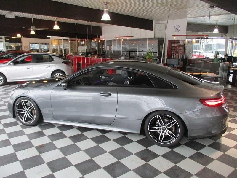 Gebraucht Mercedes E300 AMG line 245 PS (180 kW) 2018 Selenitgrau metallic (metallic) Coupé