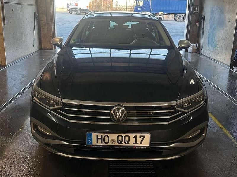 Schwarz Gebraucht 2023 VW Passat Alltrack Kombi | 33.000 € (Fairer Preis) - Bild 1/4
