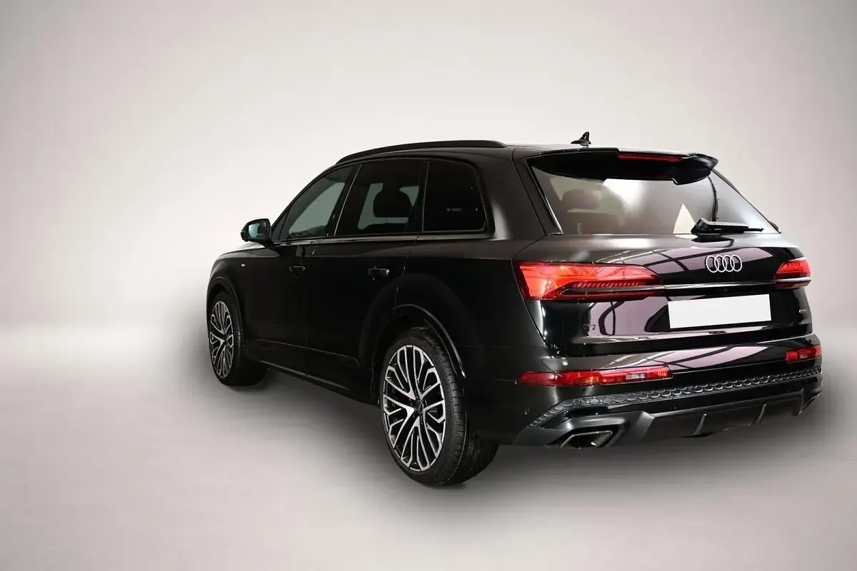 Gebraucht Audi Q7 Ambiente 286 PS (210 kW) 2026 Manufacturer SUV