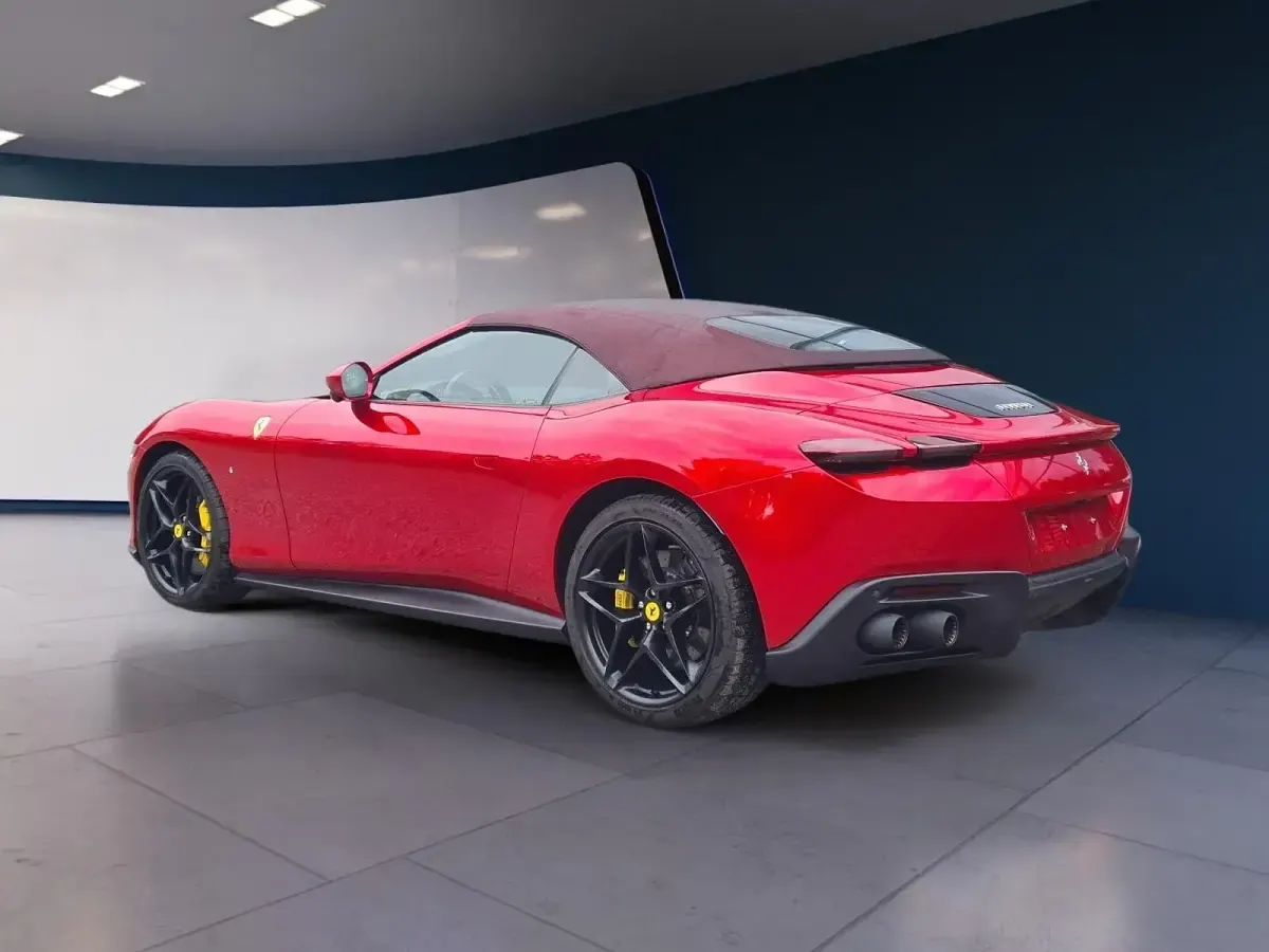 Second-hand Ferrari Roma 620 CP (456 kW) 2025 Roșu Cabrio
