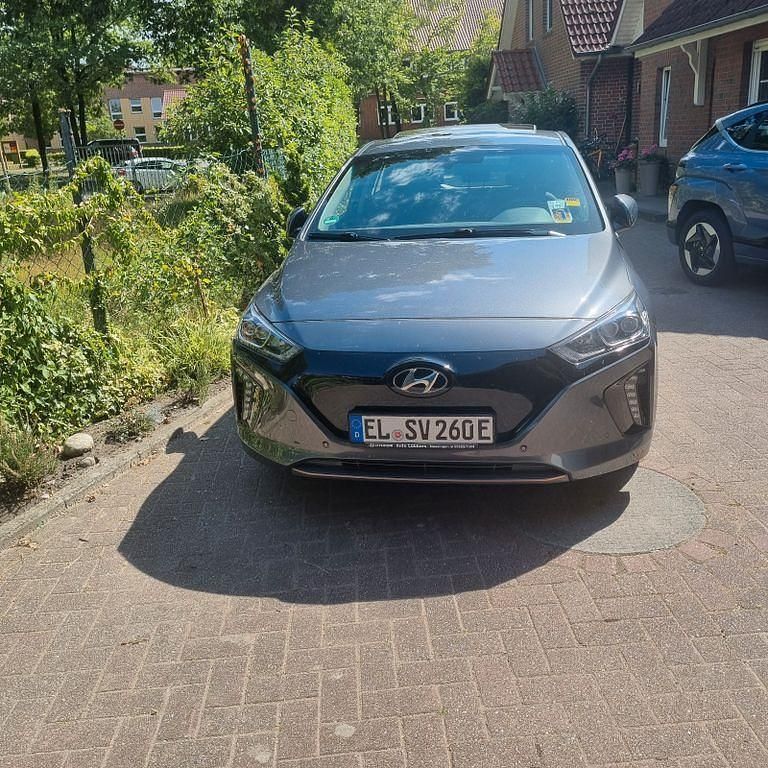 Braun Gebraucht 2019 Hyundai Ioniq Trend Limousine | 10.000 € (Superpreis) - Bild 1/4