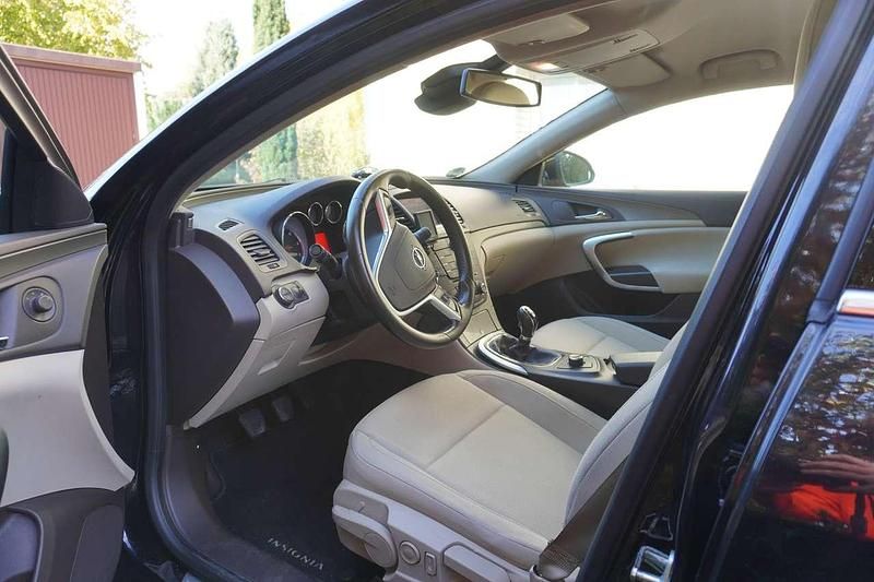 Gebraucht Opel Insignia Edition 131 PS (96 kW) 2009 Schwarz Limousine