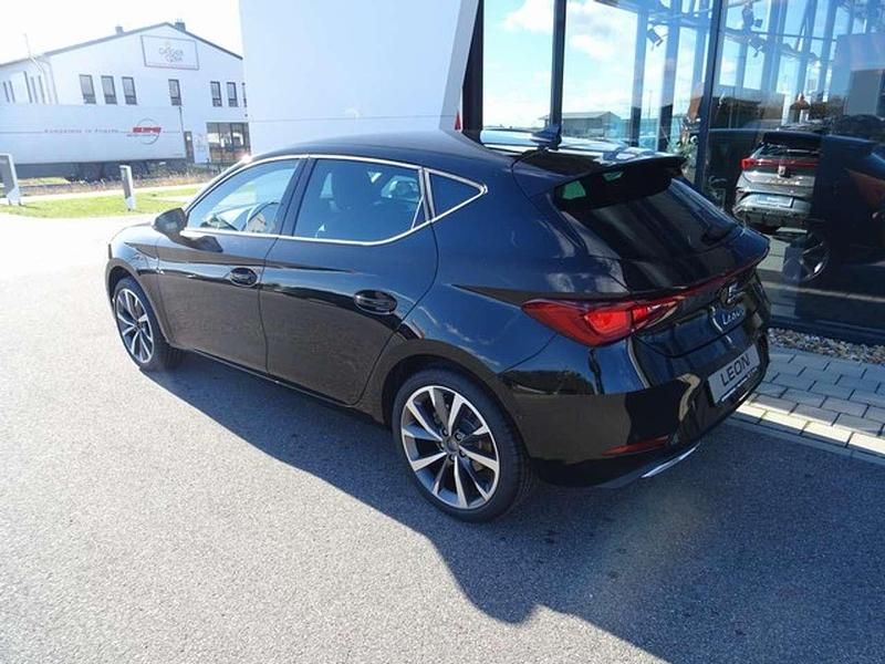 Gebraucht Seat Leon FR 150 PS (110 kW) 2024 Midnight schwarz Limousine
