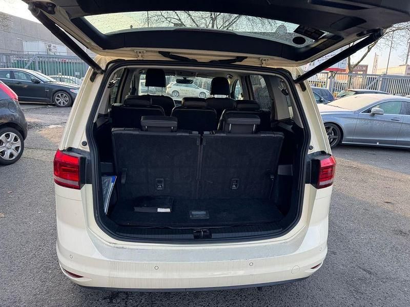 Gebraucht VW Touran 116 PS (85 kW) 2019 Beige Van / Kleinbus