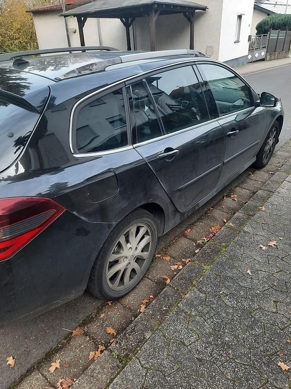 Schwarz Gebraucht 2009 Renault Laguna III Kombi | 2.000 € (Superpreis) - Bild 1/4