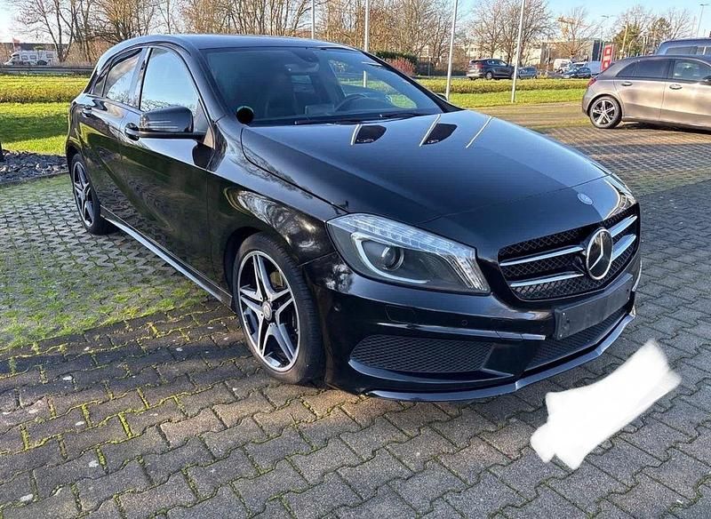 Schwarz Gebraucht 2014 Mercedes A200 AMG line Limousine | 10.900 € (Guter Preis) - Bild 1/4