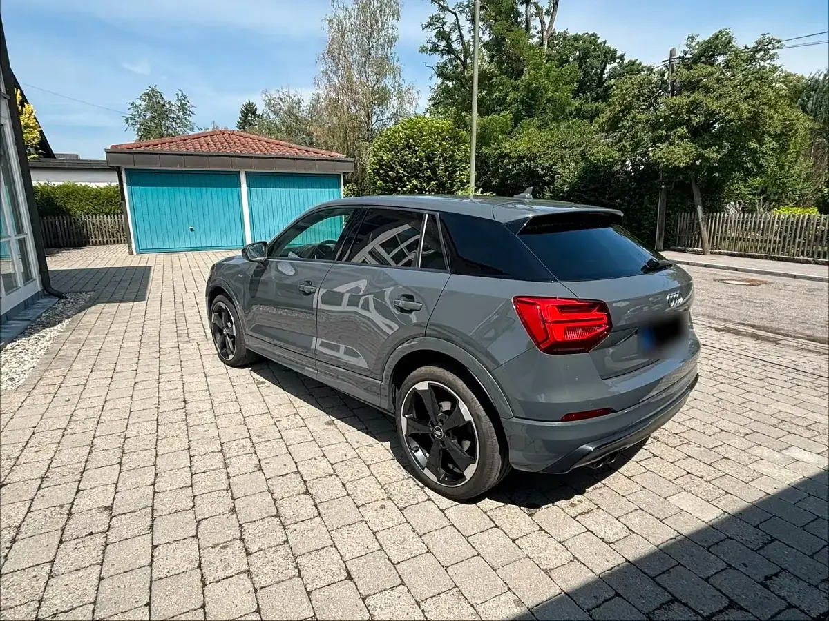 Gebraucht Audi Q2 S-Line 190 PS (139 kW) 2018 Grau SUV