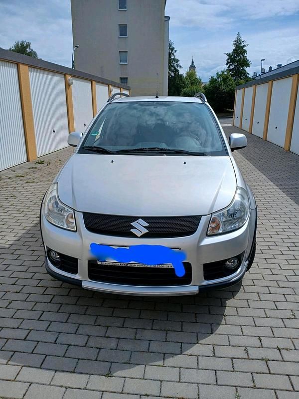 Silber Gebraucht 2009 Suzuki SX4 Limousine | 5.700 € (Fairer Preis) - Bild 1/4