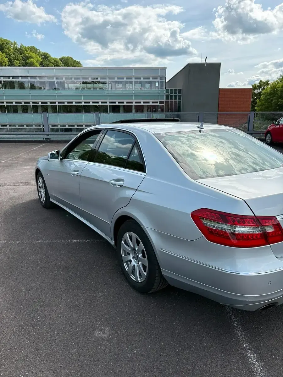 Gebraucht Mercedes E350 211 PS (155 kW) 2010 Silber Limousine