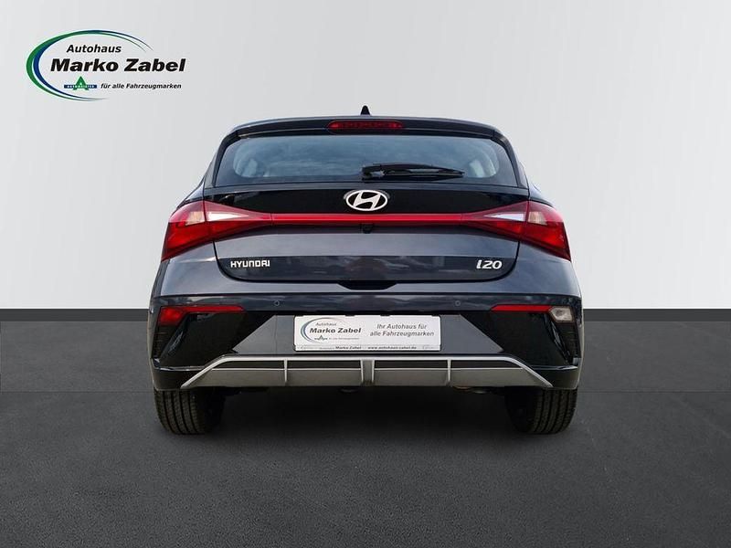 Neu Hyundai i20 101 PS (74 kW) 2025 Grau Kleinwagen