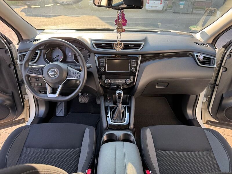 Weiß Gebraucht 2020 Nissan Qashqai Acenta SUV | 21.800 € (Etwas zu teuer) - Bild 1/4