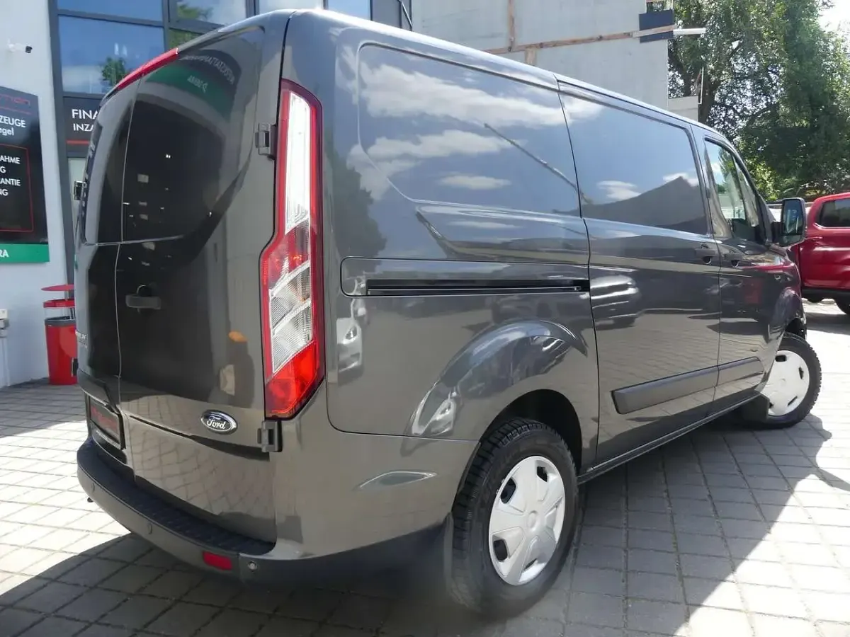 Gebraucht Ford Transit Custom 131 PS (96 kW) 2023 Magnetic Van / Kleinbus