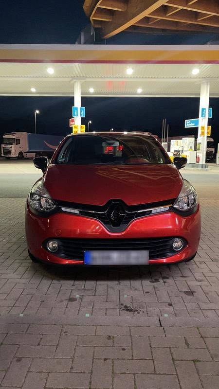 Rot Gebraucht 2016 Renault Clio IV Kleinwagen | 6.000 € - Bild 1/4