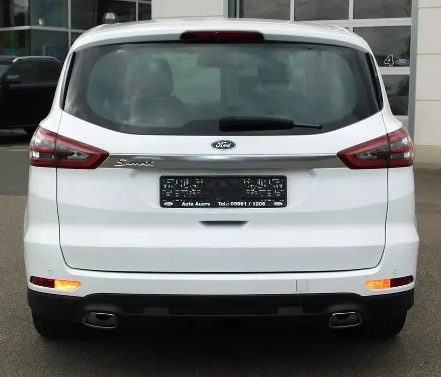 Gebraucht Ford S-MAX Titanium 179 PS (131 kW) 2018 Weiß Van / Kleinbus