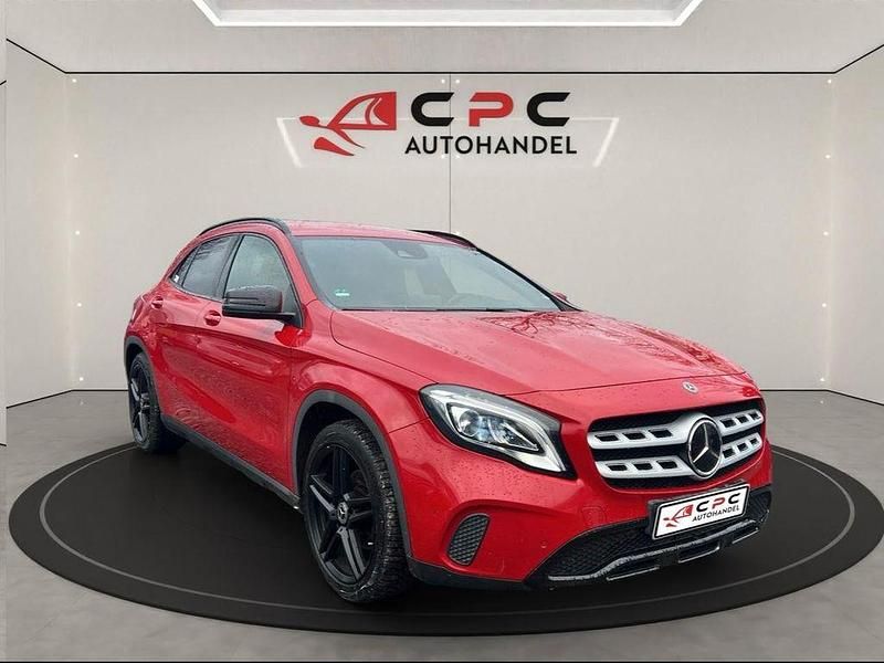 Gebraucht Mercedes GLA200 136 PS (100 kW) 2017 Rot SUV