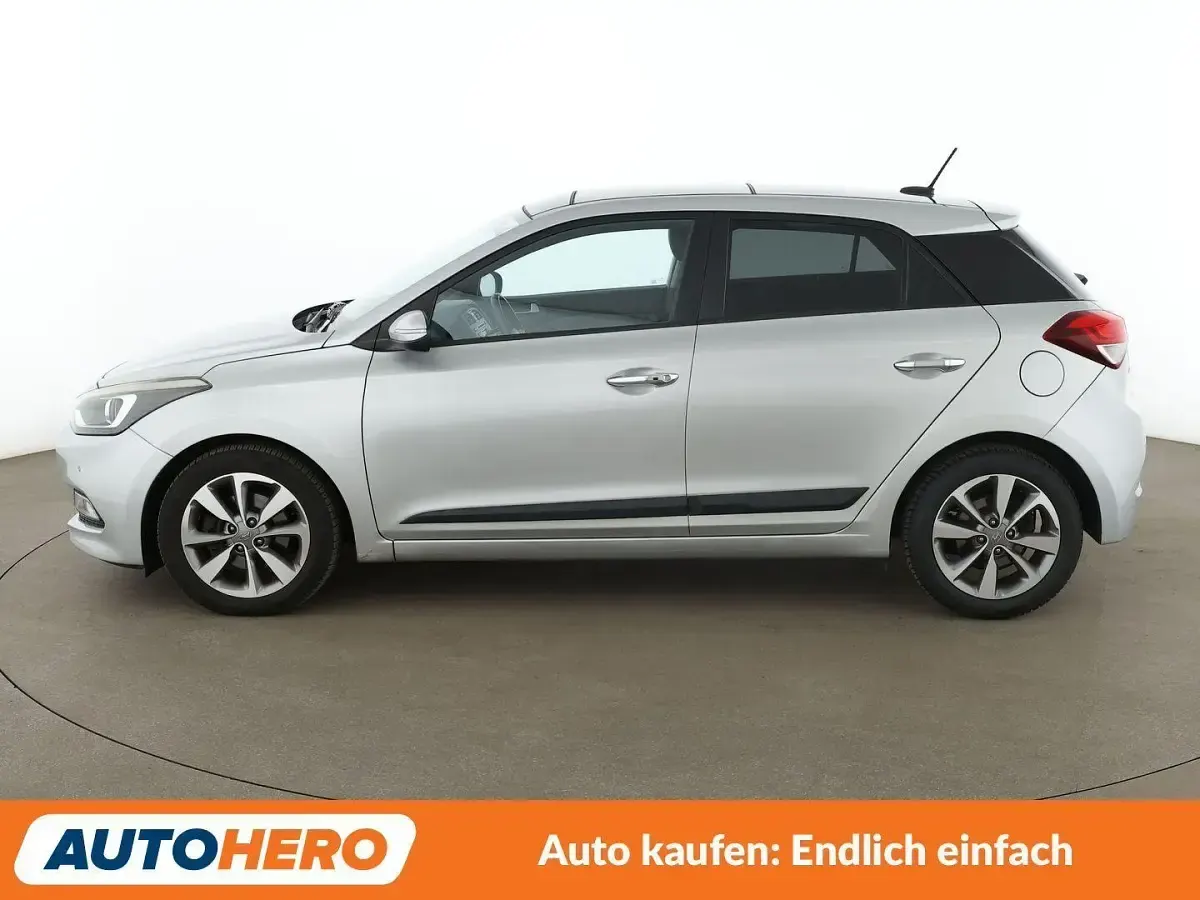Gebraucht Hyundai i20 Style 75 PS (55 kW) 2015 Grau Kleinwagen