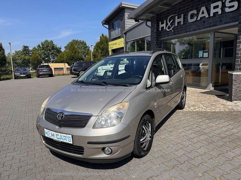 Grau Gebraucht 2004 Toyota Corolla Verso Sol Van / Kleinbus | 2.690 € (Fairer Preis) - Bild 1/3