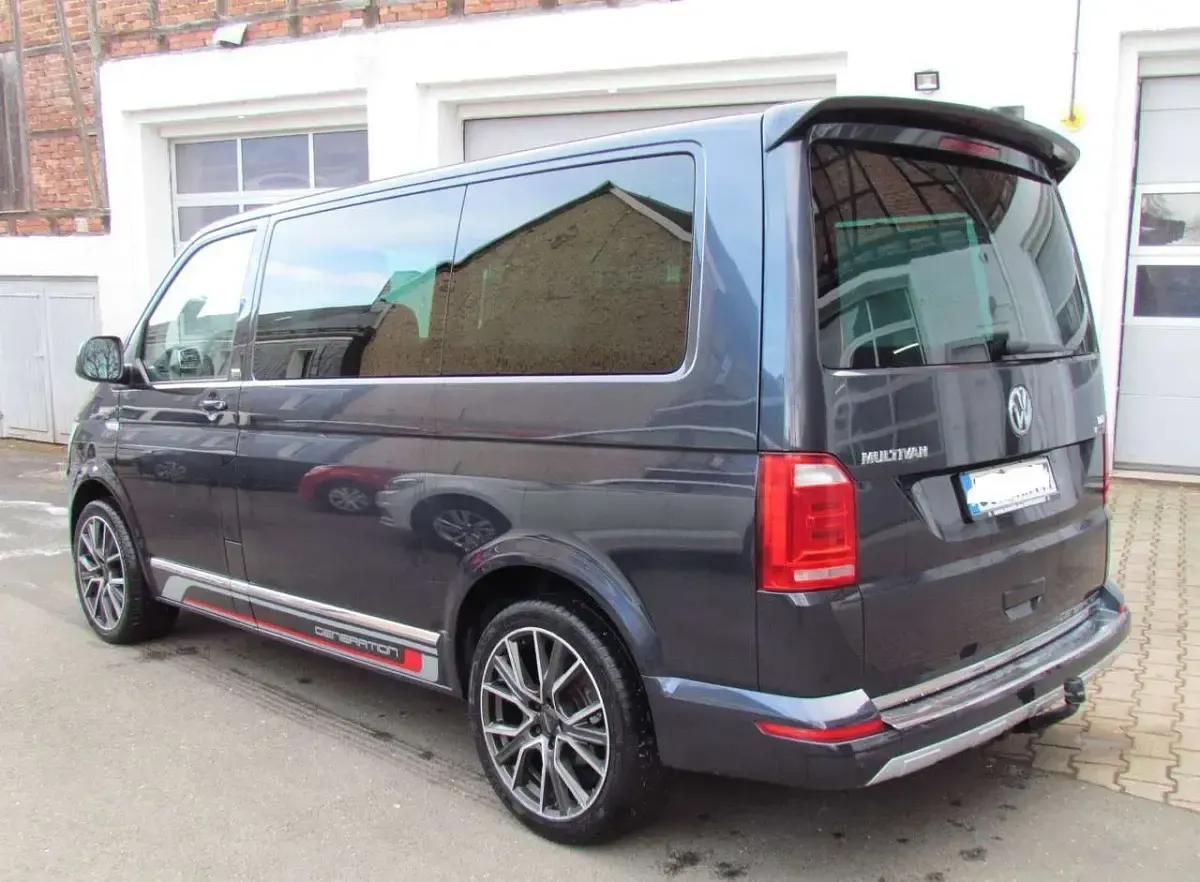 Gebraucht VW Multivan 150 PS (110 kW) 2016 Lazur blau perl.met. Van / Kleinbus