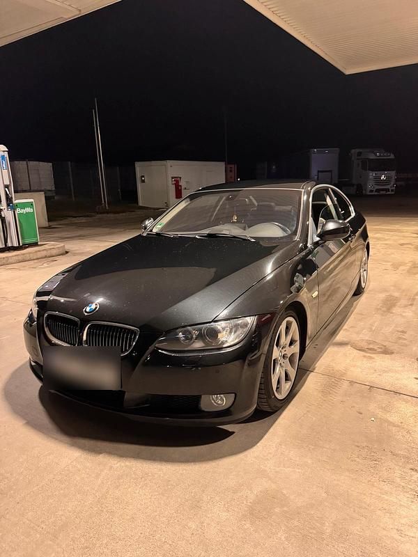 Schwarz Gebraucht 2009 BMW 330 Coupé | 11.000 € (Guter Preis) - Bild 1/4