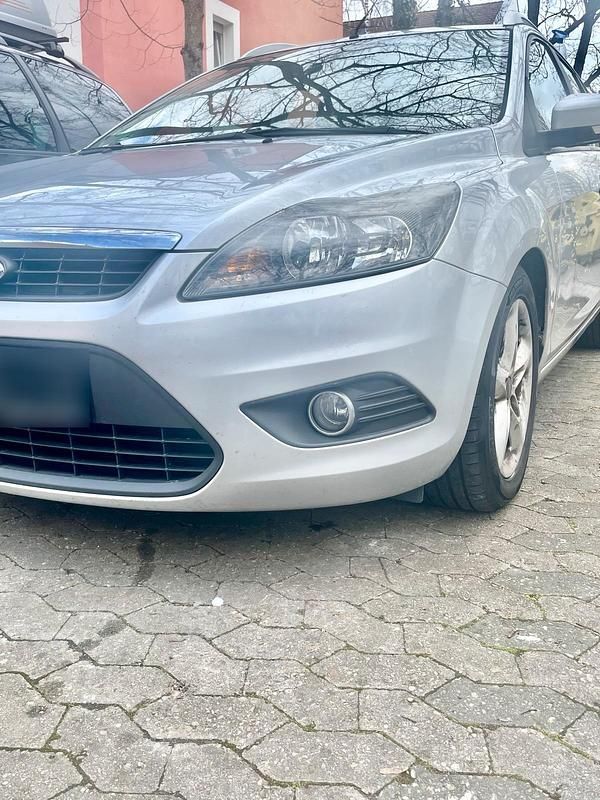 Second-hand Ford Focus 106 CP (77 kW) 2010 Argintiu Berlinǎ