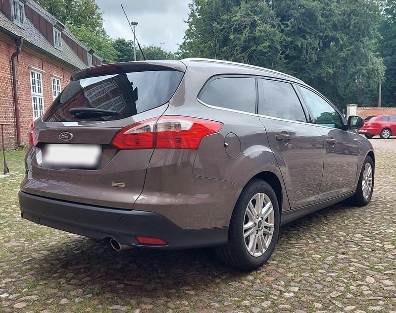 Gebraucht Ford Focus Titanium 150 PS (110 kW) 2012 Grau Kombi