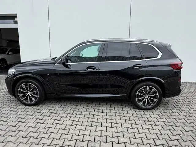 Gebraucht BMW X5 M Sport 286 PS (210 kW) 2023 Black sapphire metallic SUV