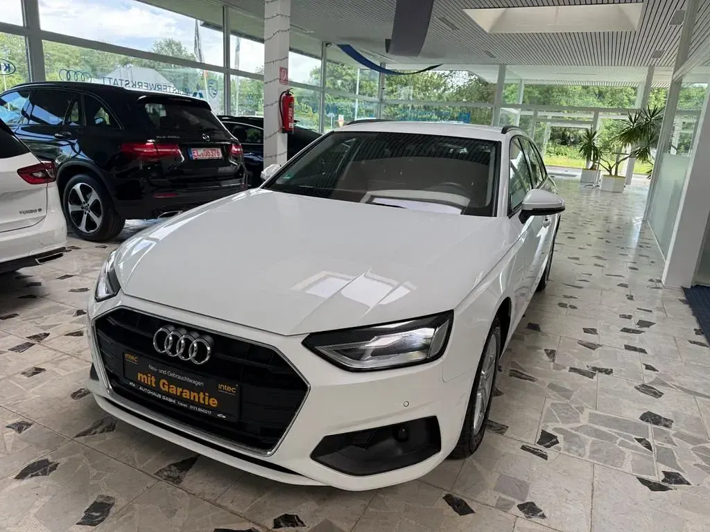 Gebraucht Audi A4 Sport 136 PS (100 kW) 2023 Weiß Kombi