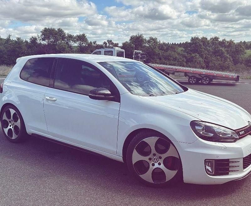 Weiß Gebraucht 2010 VW Golf GTI Limousine | 4.990 € (Guter Preis) - Bild 1/4