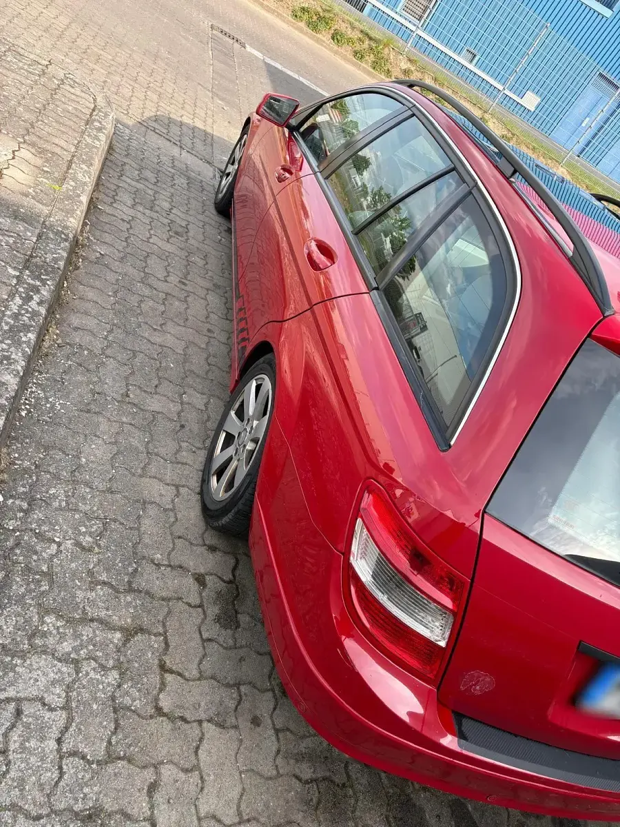 Gebraucht Mercedes C200 136 PS (100 kW) 2010 Rot Limousine