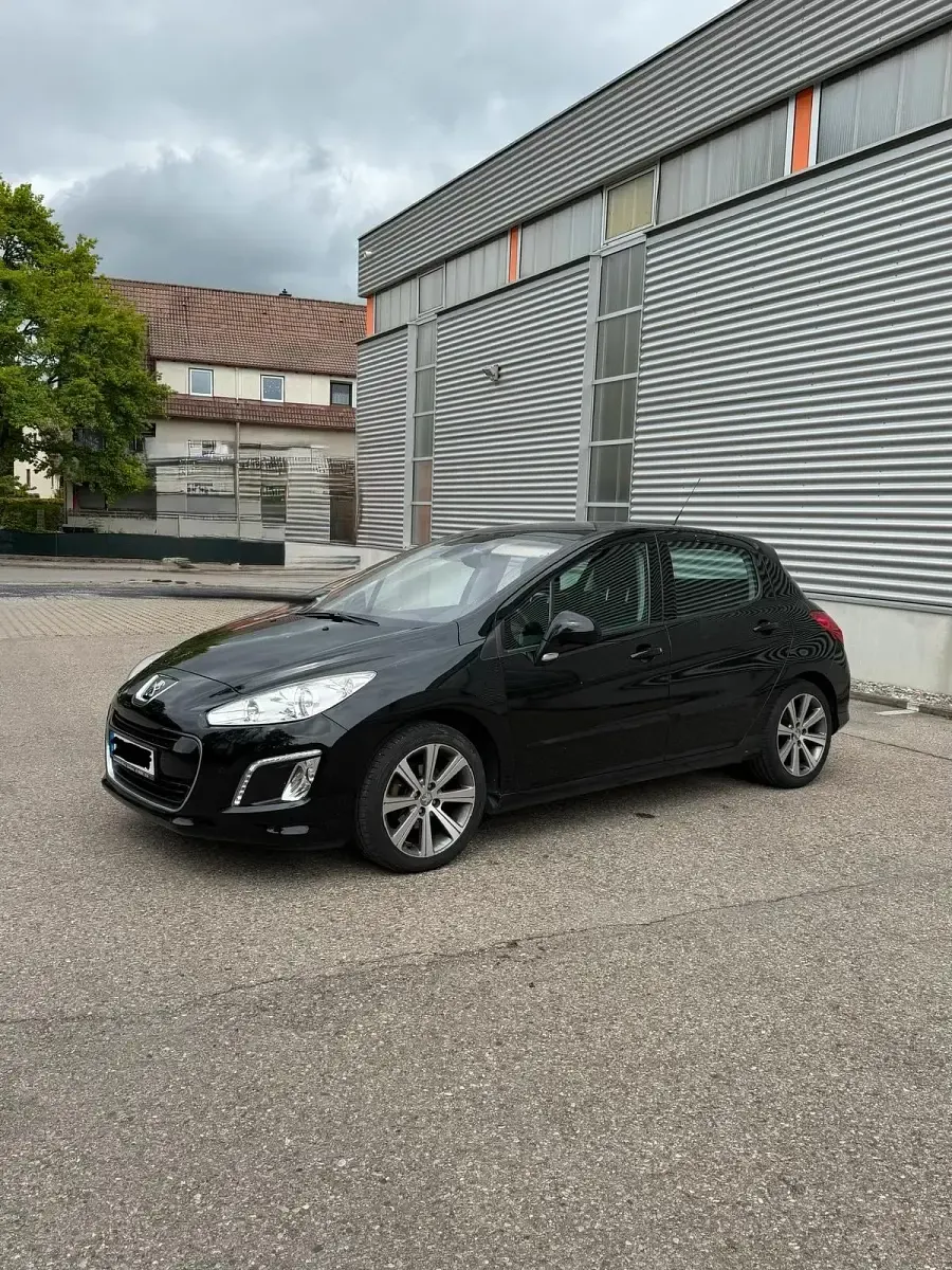 Gebraucht Peugeot 308 120 PS (88 kW) 2011 Schwarz Limousine