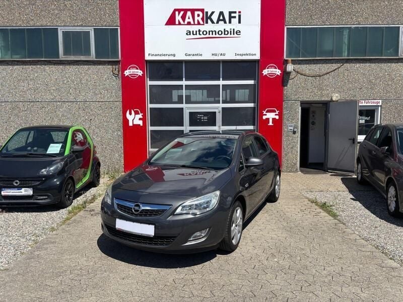 Grau Gebraucht 2012 Opel Astra Design Edition Kleinwagen | 2.900 € (Guter Preis) - Bild 1/4