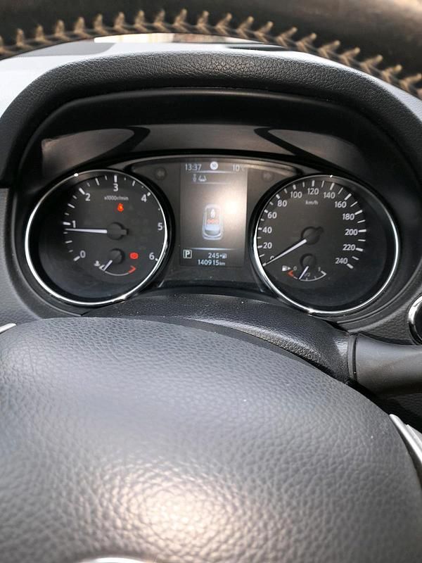 Weiß Gebraucht 2017 Nissan Qashqai SUV | 13.500 € (Fairer Preis) - Bild 1/4