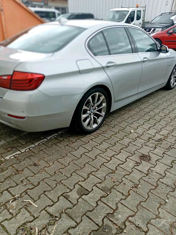 Gebraucht BMW 520 190 PS (139 kW) 2015 Silber Limousine