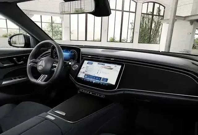 Gebraucht Mercedes E300 AMG 2024 Grau Limousine