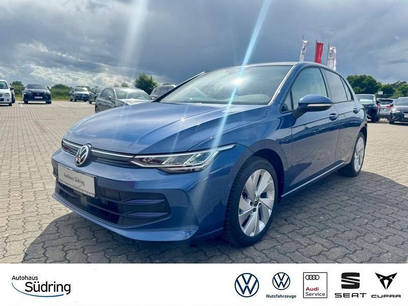 Anemonenblau Gebraucht 2024 VW Golf VIII Life Limousine | 26.998 € (Etwas zu teuer) - Bild 1/4