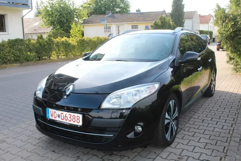 Gebraucht Renault Mégane Bose Edition 131 PS (96 kW) 2011 Schwarz Limousine