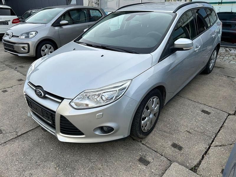 Używany Ford Focus Trend 116 KM (85 kW) 2012 Srebrny Sedan/Limuzyna