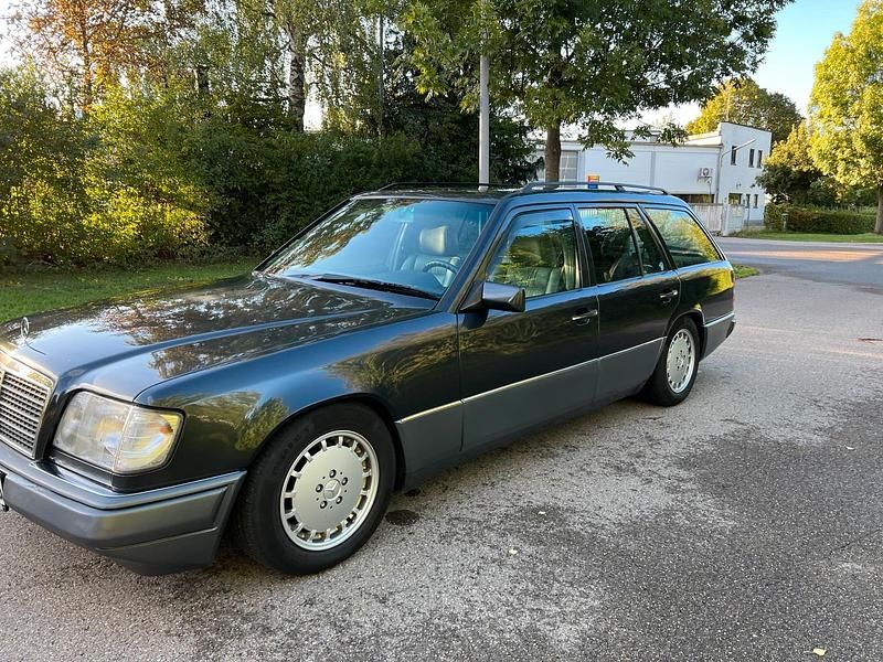 Gebraucht Mercedes E280 142 PS (104 kW) 1995 Grau Kombi