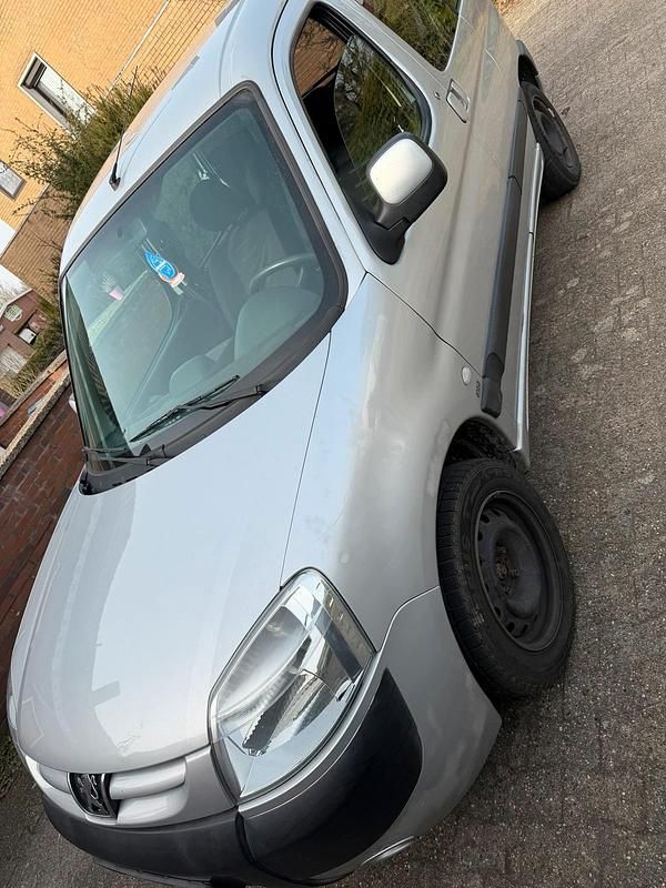 Gebraucht Peugeot Partner 2024 Silber Van / Kleinbus