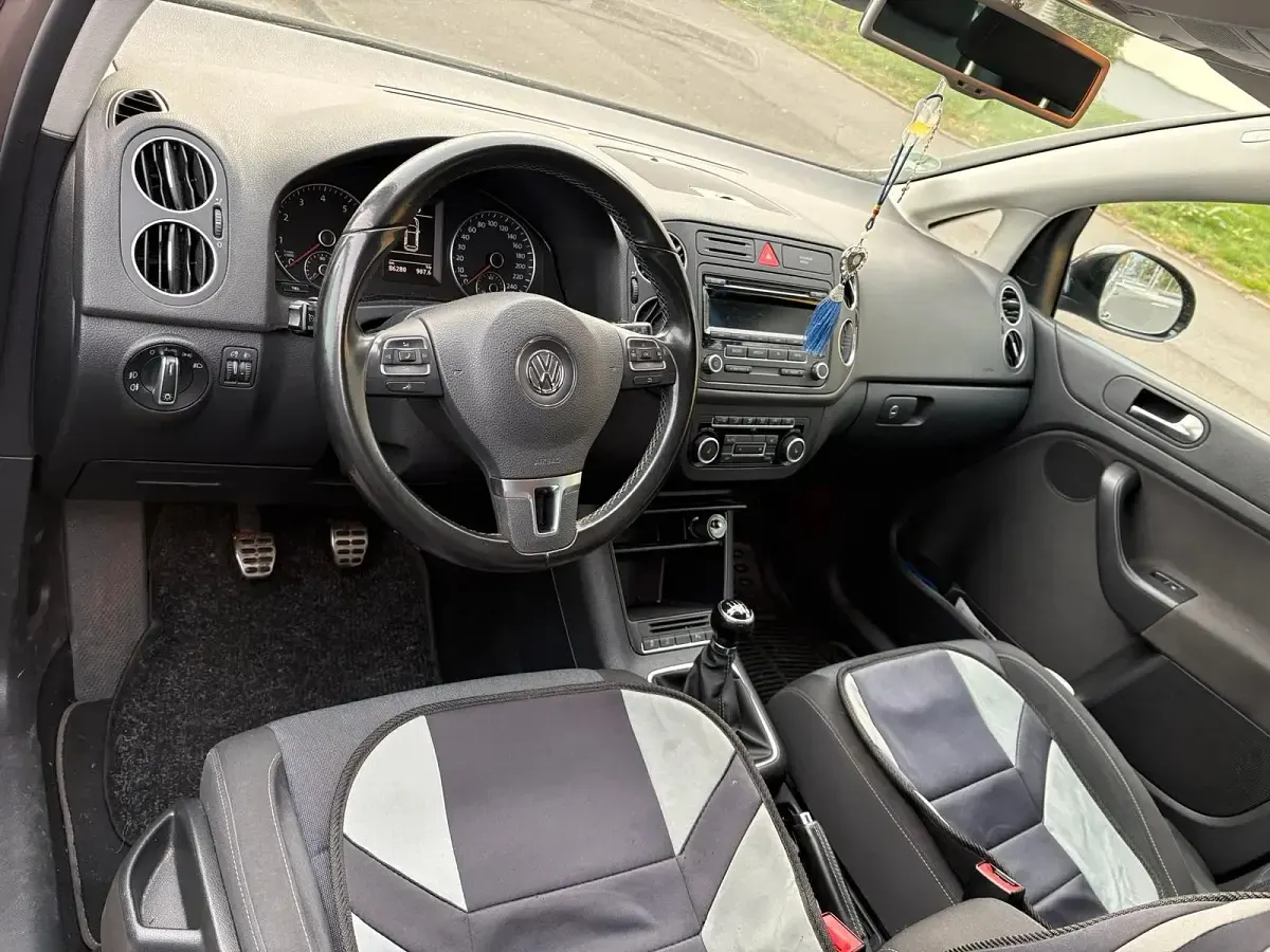 Gebraucht VW Golf VI 105 PS (77 kW) 2011 Gold Kleinwagen