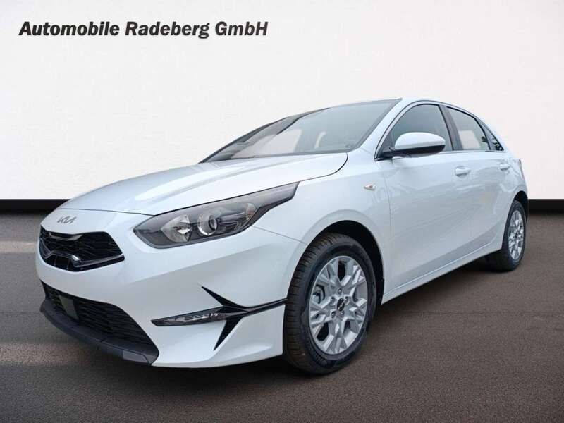 (wd) cararraweiss Gebraucht 2024 Kia Ceed Kleinwagen | 29.900 € (Teuer) - Bild 1/4