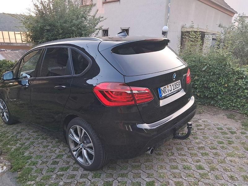 Gebraucht BMW 218 Active Tourer Sport Line 150 PS (110 kW) 2017 Schwarz Van / Kleinbus