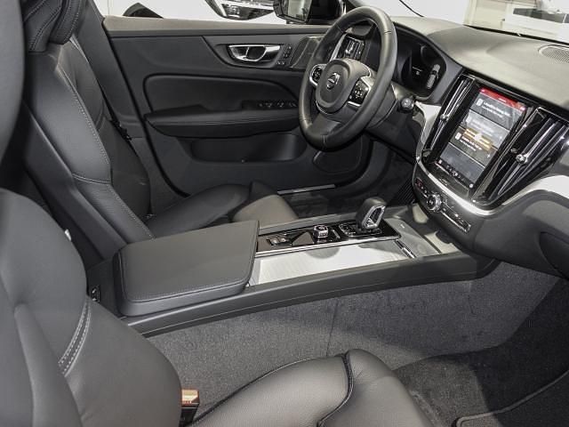 Neu Volvo V60 Plus 197 PS (144 kW) 2025 Silber Kombi