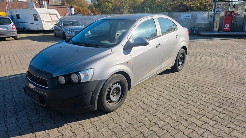 Grau Gebraucht 2011 Chevrolet Aveo Limousine | 650 € (Superpreis) - Bild 1/4