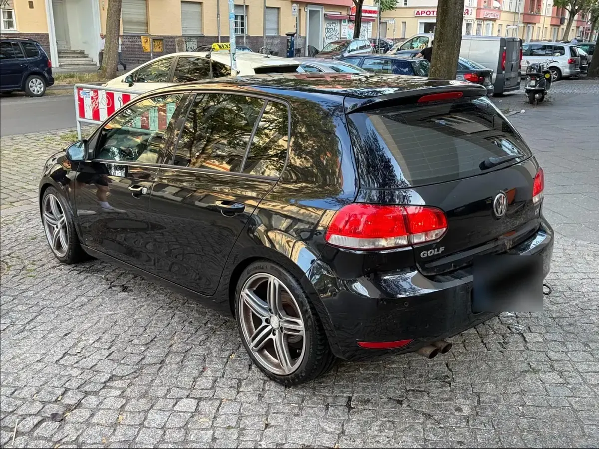 Gebraucht VW Golf VI 91 PS (66 kW) 2009 Schwarz Kleinwagen