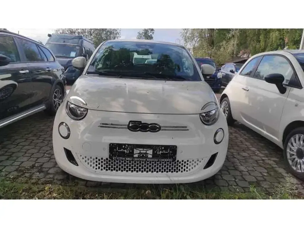 Gebraucht Fiat 500e 86 kW (118 PS) 2024 Gelato weiß Kleinwagen