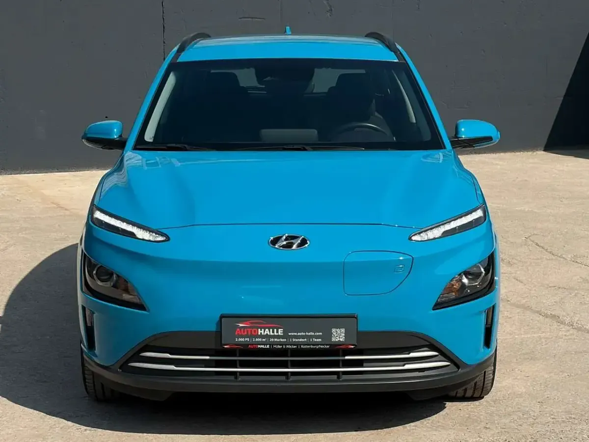 Gebraucht Hyundai Kona Basis 100 kW (136 PS) 2023 Blau SUV