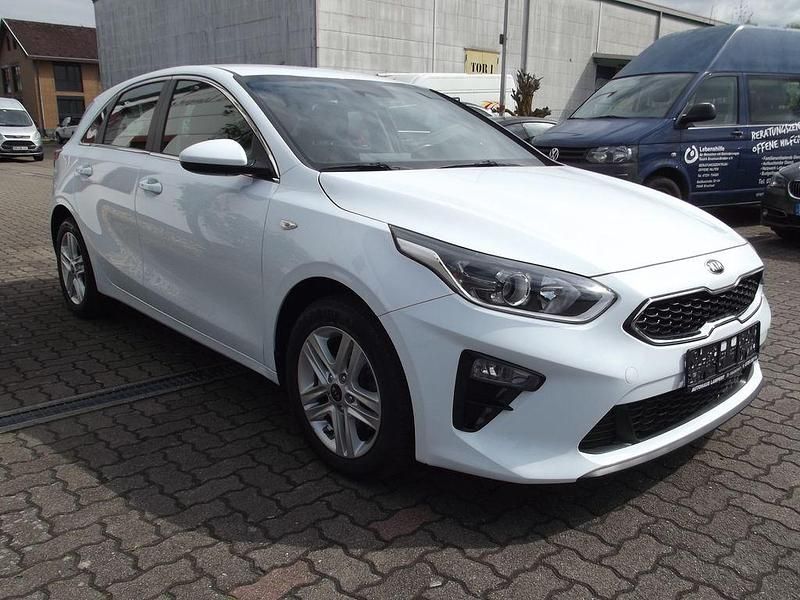 Używany Kia Ceed Vision 136 KM (100 kW) 2020 Biały Hatchback