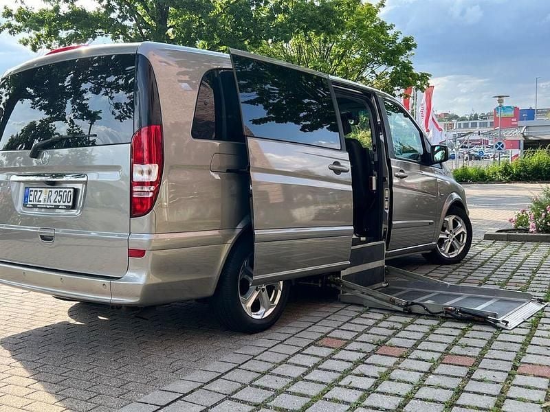 Silber Gebraucht 2012 Mercedes Viano Van / Kleinbus | 37.800 € - Bild 1/4