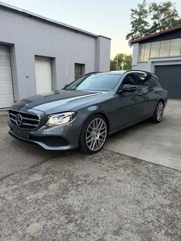 Gebraucht Mercedes E300 245 PS (180 kW) 2019 Grau Kombi